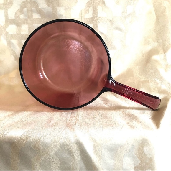 CRANBERRY Corning VISIONWARE 1.5 litre Saucepan - Picture 2 of 5